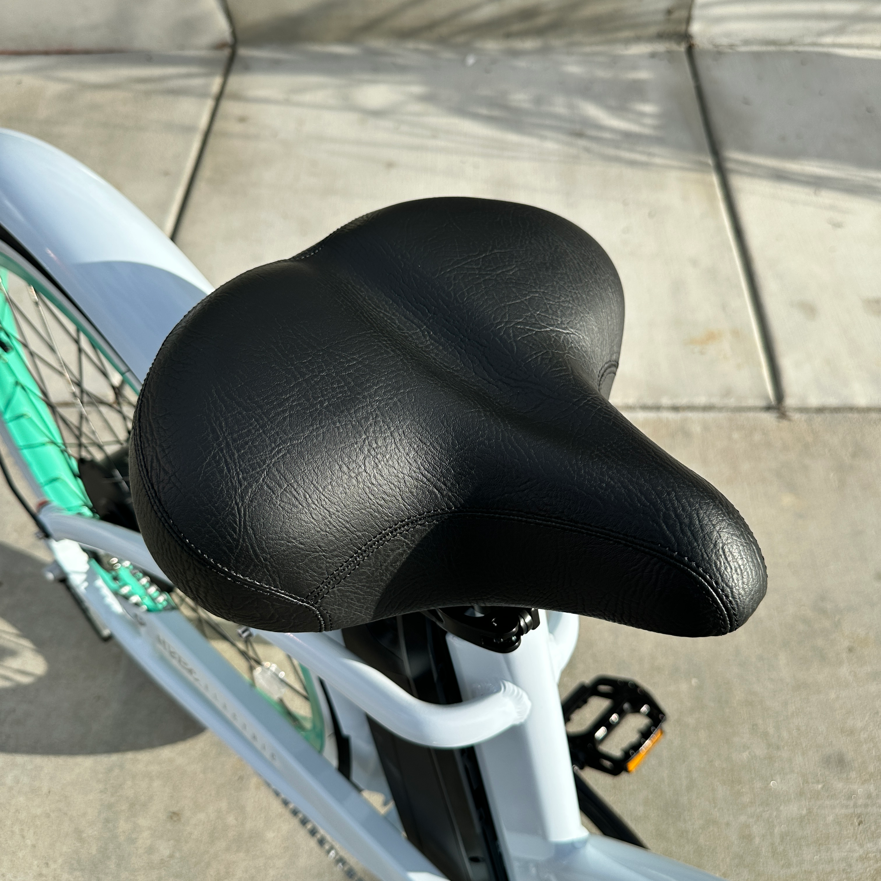 HBBC Women's Electric Cruiser - White/Mint