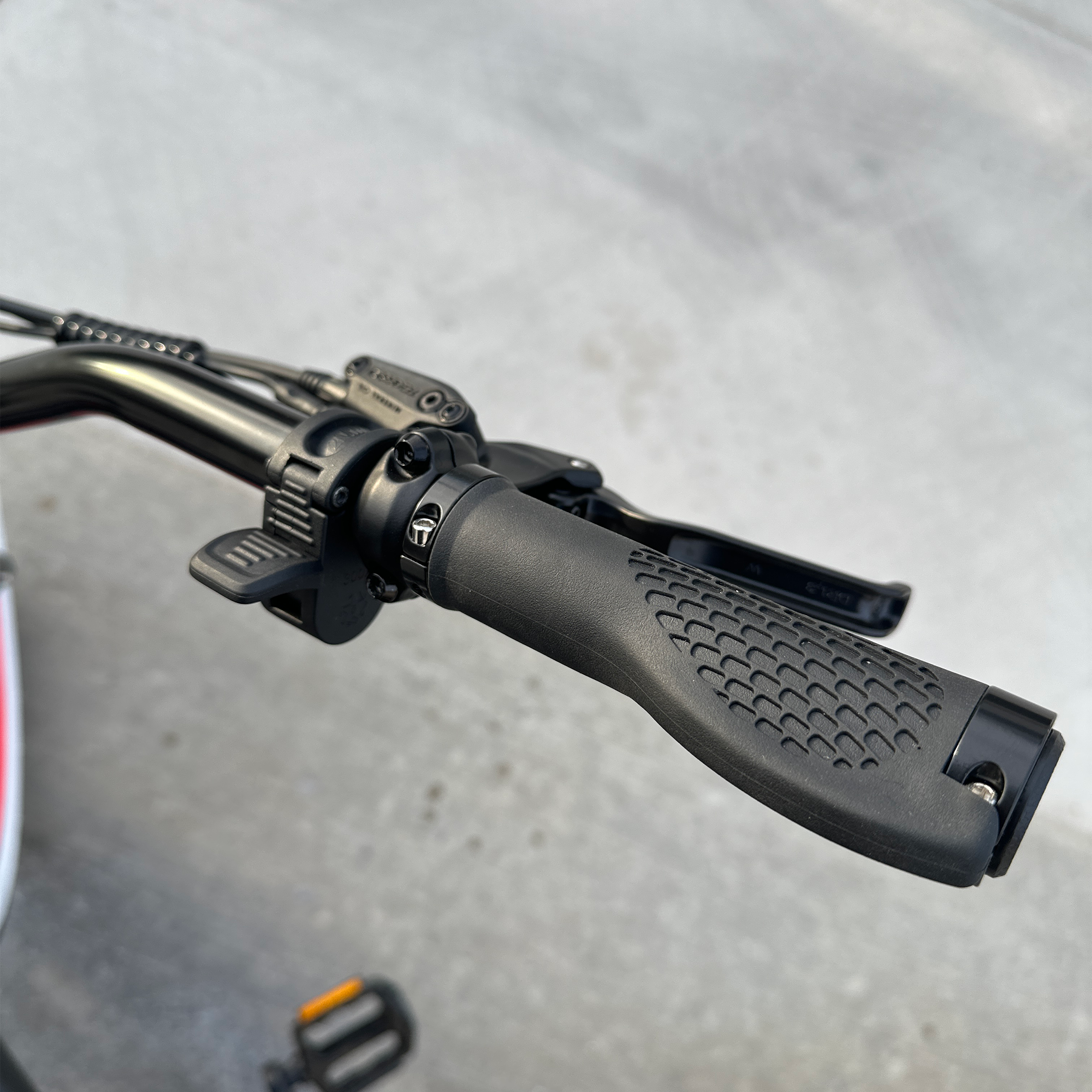 HBBC Men's Electric Cruiser - Flat Black/Red