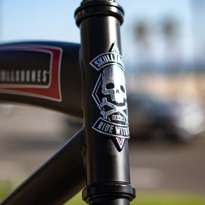 SKULLXBONES Men's Beach Cruiser - Flat Black/Red - Head Badge Detail