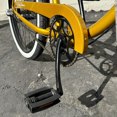 OLD SKOOL Men's 3-Speed Beach Cruiser Metallic Gold – pedal detail