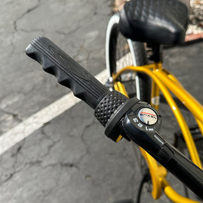 OLD SKOOL Men's 3-Speed Beach Cruiser Metallic Gold – shifter detail