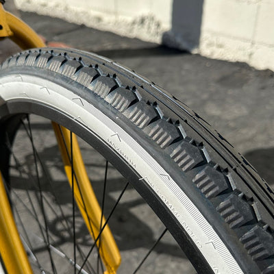 OLD SKOOL Men's 3-Speed Beach Cruiser Metallic Gold – tire detail