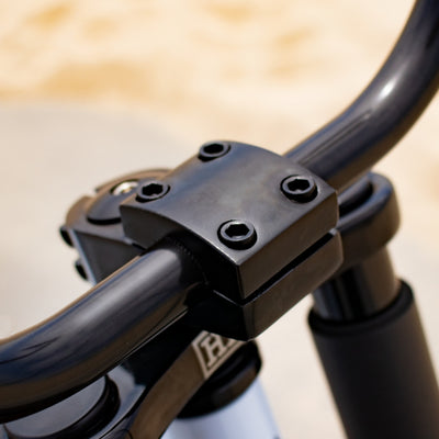 SKULLXBONES Wide Series Beach Cruiser 3 Speed - Rover White and Black - Stem Detail
